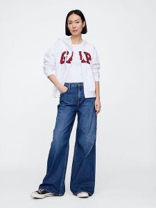 GAP Bluza w kolorze białym rozmiar: XL. Białe bluzy GAP, xl, bez wzorów, bez kaptura. Za 136,13 zł.