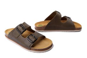 DR. BRINKMANN 700678-07 grun, klapki damskie. Zielone klapki Dr. Brinkmann, bez wzorów, ze skóry, bez obcasa. Za 230,93 zł.