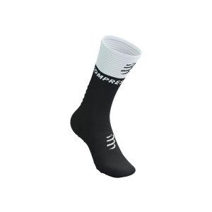 Skarpety do biegania Compressport Mid Compression Socks V2.0. Brązowe skarpetki Compressport, bez wzorów. Za 140,99 zł.