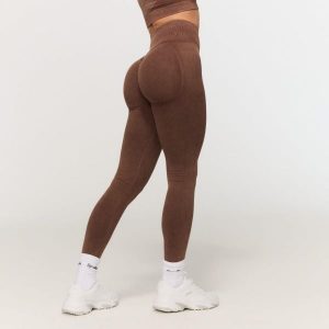 Legginsy damskie fitness bezszwowe Fierce. Brązowe legginsy GYMBEAM, bez wzorów, z elastanu, z podwyższonym stanem. Za 110,90 zł.