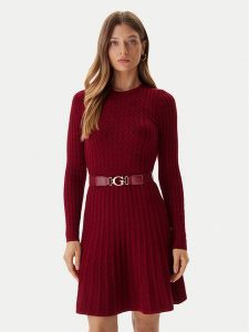 Guess Sukienka dzianinowa W5BK68 Z2YJ2 Czerwony Slim Fit. Czerwone kombinezony Guess, xxl, z aplikacjami, z dzianiny, bez kołnierzyka, bez ramiączek. Za 439,99 zł.