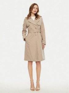 Guess Trencz W5RL14 WGWD2 Beżowy Regular Fit. Brązowe płaszcze Guess, s, z aplikacjami, z syntetyku, bez kaptura. Za 479,99 zł.