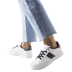 Inna Białe sneakersy ze zdobioną cholewką Sauriol. Białe trampki z aplikacjami, bez zapięcia. Za 96,55 zł.