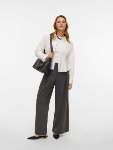 Vero Moda Spodnie w kolorze antracytowym rozmiar: 38/L30. Czarne spodnie z wysokim stanem Vero Moda, bez wzorów, z materiału, z podwyższonym stanem. Za 139,95 zł.