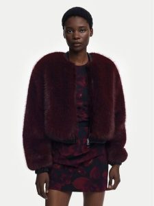 Desigual Futro Raspberry 25WWEW67 Bordowy Relaxed Fit. Czerwone płaszcze Desigual, m, bez wzorów, z futra, bez kaptura. Za 549,99 zł.
