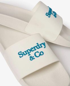Superdry Klapki Company Logo High Build – Brilliant White/Mid Blue. Białe klapki Superdry, bez wzorów, z gumy, bez obcasa. Za 151,45 zł.
