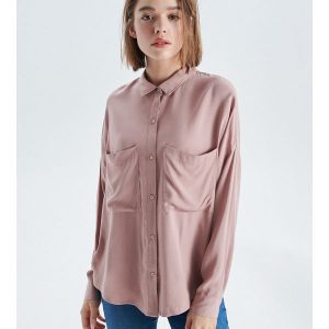 Gładka koszula z kieszeniami - Różowy. Koszule marki Cropp. W wyprzedaży za 39,99 zł.