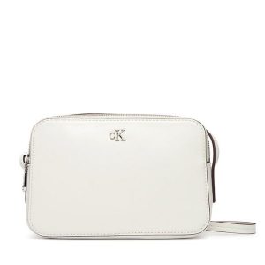 Torebka Calvin Klein. Białe listonoszki Calvin Klein, bez wzorów, bez dodatków. Za 279,99 zł.