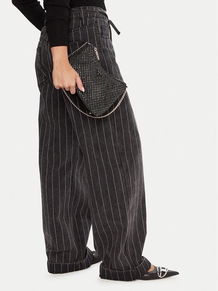 Guess Torebka HWCE93 50170 Czarny. Czarne torebki klasyczne Guess, z aplikacjami, z materiału, bez dodatków. Za 359,99 zł.