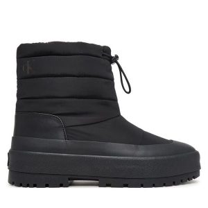 Śniegowce Calvin Klein. Czarne buty zimowe Calvin Klein, bez obcasa, bez zapięcia. Za 489,99 zł.
