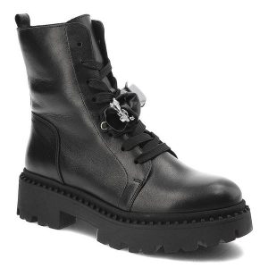 Czarne Botki Karino Skórzane Eleganckie Buty Damskie. Czarne botki Karino, z aplikacjami, ze skóry, bez obcasa, bez zapięcia. Za 469,00 zł.