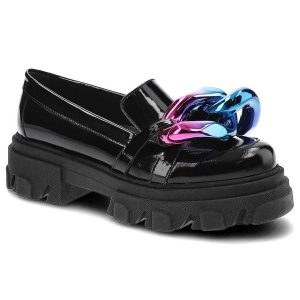 Półbuty damskie Carinii, na grubej podeszwie z ozdobnym detalem, czarne, B7937_-037-000-000-E33. Czarne półbuty Carinii, bez wzorów, ze skóry, bez obcasa, bez zapięcia. Za 359,00 zł.