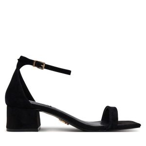 Sandały Steve Madden. Czarne sandały Steve Madden, bez wzorów, bez obcasa, na słupku, bez zapięcia. Za 359,99 zł.