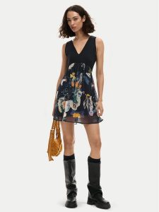 Desigual Sukienka letnia Uve 26SWVW47 Czarny Regular Fit. Czarne kombinezony Desigual, na lato, xl, bez wzorów, z bawełny, bez kołnierzyka, bez ramiączek. Za 489,99 zł.