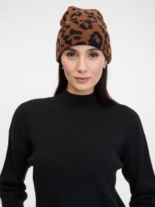 Orsay Czapka w kolorze jasnobrązowym rozmiar: onesize. Brązowe czapki Orsay, bez wzorów. Za 48,05 zł.