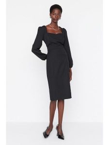 Trendyol Sukienka w kolorze czarnym rozmiar: 38. Czarne sukienki Trendyol, bez wzorów, bez kołnierzyka, bez ramiączek, midi. Za 105,95 zł.