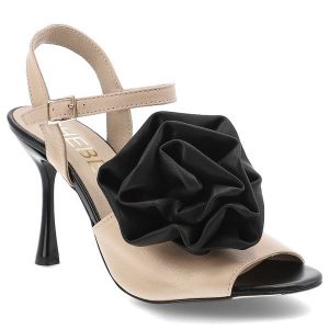 Beżowe Sandały Chebello Eleganckie Obuwie Damskie Na Szpilce. Brązowe sandały CheBello, bez wzorów, z lakierowanej skóry, bez obcasa, na obcasie, bez zapięcia. Za 559,00 zł.