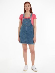 TOMMY JEANS Sukienka dżinsowa w kolorze niebieskim rozmiar: S. Niebieskie sukienki Tommy Jeans, na co dzień, s, bez wzorów, z jeansu, bez kołnierzyka, bez ramiączek, mini, proste. Za 215,21 zł.