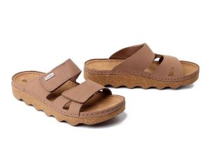 INBLU CX-04KU 026 piaskowy, klapki damskie. Brązowe klapki Inblu, bez wzorów, ze skóry, bez obcasa. Za 137,90 zł.