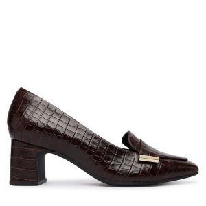 Czółenka Clarks. Brązowe czółenka Clarks, bez wzorów, bez obcasa, bez zapięcia. Za 389,99 zł.