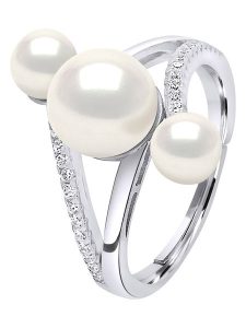 Pearl Addict Srebrny pierścionek z perłami rozmiar: onesize. Białe pierścionki Pearl Addict, z cyrkonią, srebrne. Za 316,24 zł.