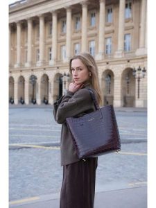 Maison héritage PARIS Skórzany shopper bag "Runa" w kolorze bordowym - 28 x 32 x 12 cm rozmiar: onesize. Czerwone shopper bag Maison héritage PARIS, bez wzorów, z materiału, na ramię, bez dodatków. Za 369,99 zł.