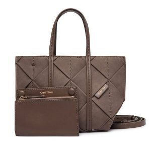 Torebka Calvin Klein. Brązowe torebki klasyczne Calvin Klein, bez wzorów, bez dodatków. Za 489,99 zł.