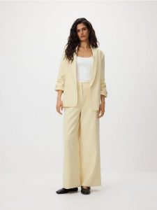 Marynarka z dodatkiem wiskozy - jasnożółty. Żółte marynarki i żakiety Reserved, l, bez wzorów, z tkaniny. Za 199,99 zł.