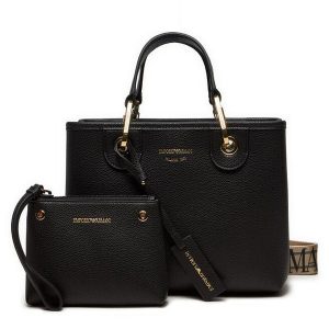 Torebka Emporio Armani. Czarne torebki klasyczne Emporio Armani, bez wzorów, bez dodatków. Za 669,99 zł.
