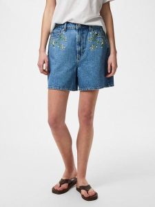Pieces Szorty dżinsowe w kolorze niebieskim rozmiar: XL. Niebieskie szorty Pieces, z aplikacjami, klasyczne, z podwyższonym stanem. Za 100,99 zł.