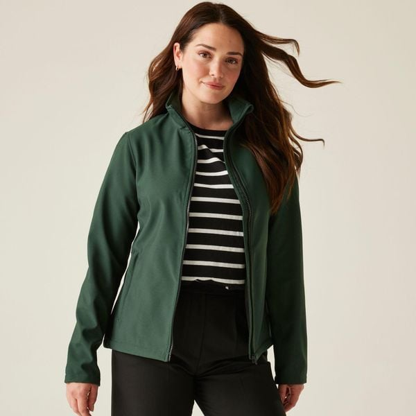 Softshell roboczy damski Ablaze. Niebieskie kurtki Regatta, na jesień, bez wzorów, z softshellu, bez kaptura. Za 199,99 zł.