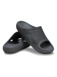 Crocs Klapki "Mellow Tide Recovery Slide" w kolorze szarym rozmiar: 46/47. Szare klapki Crocs, bez wzorów, z otwartym noskiem, bez obcasa. Za 110,04 zł.