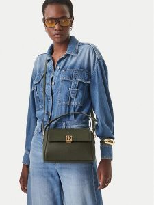 Calvin Klein Torebka Emblem Hw Pebble Shoulder Bag 25 LV04F3425G Zielony. Zielone torebki klasyczne Calvin Klein, bez wzorów, ze skóry, bez dodatków. Za 569,99 zł.