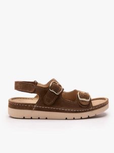 Brązowe sandały z dwoma paskami na rzep. Brązowe sandały Ryłko, bez wzorów, ze skóry, z okrągłym noskiem, bez obcasa, na obcasie, bez zapięcia. Za 429,99 zł.