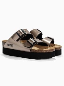 BACKSUN Skórzane klapki "Maldives" w kolorze jasnobrązowym rozmiar: 38. Brązowe klapki Backsun, bez wzorów, z materiału, z otwartym noskiem, bez obcasa, na platformie. Za 130,99 zł.