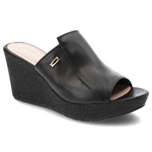 Czarne Klapki Lamanti Skórzane Buty Damskie. Czarne klapki Lamanti, z aplikacjami, ze skóry, bez obcasa, na koturnie. Za 239,00 zł.