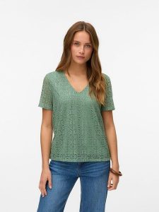 Vero Moda Bluzka w kolorze zielonym rozmiar: M. Zielone bluzki Vero Moda, m, bez wzorów, bez kołnierzyka, bez ramiączek. Za 52,79 zł.