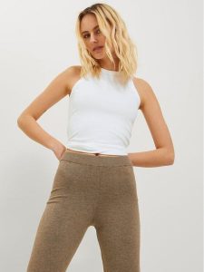 JJXX Top 12224661 Biały Rib Fit. Białe topy JJXX, xl, bez wzorów, z bawełny, bez kołnierzyka, bez ramiączek. Za 49,99 zł.