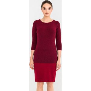 Sukienka w kolorze bordowym. Sukienki marki Far Far Fashion. W wyprzedaży za 114,95 zł.