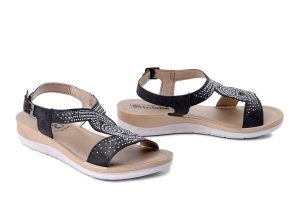 INBLU BV-49 014 czarny, sandały damskie. Czarne sandały Inblu, bez wzorów, bez obcasa, na koturnie, bez zapięcia. Za 80,99 zł.