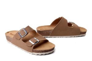 Inblu NM-39 P30 coral, klapki damskie. Brązowe klapki Inblu, bez wzorów, bez obcasa, na koturnie. Za 89,99 zł.