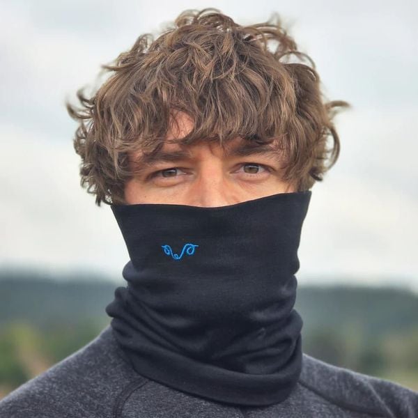 Komin trekkingowy 100% wełna merino (195 g/m²). Czarne szaliki WOOLONA, bez wzorów, z wełny. W wyprzedaży za 117,00 zł.