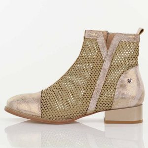 Złote wiosenne botki damskie na obcasie M.Daszyński Sa197-31. Żółte botki M.Daszyński, na jesień, w ażurowe wzory, z jeansu, bez obcasa, na obcasie, bez zapięcia. Za 239,00 zł.