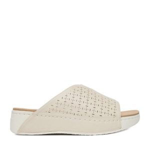 Klapki Go Soft. Brązowe klapki Go Soft, bez wzorów, bez obcasa. Za 119,99 zł.