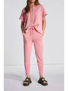 Rich & Royal Bluza w kolorze jasnoróżowym rozmiar: S. Różowe bluzy Rich & Royal, s, bez wzorów, z kapturem. Za 217,45 zł.