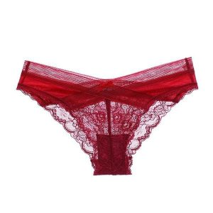 Figi z koronką na co dzień i specjalne okazje Olevia. Czarne figi Intica, bez wzorów, z koronki. Za 79,00 zł.