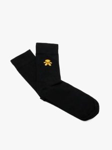 Świąteczne skarpety unisex. Czarne skarpetki Ryłko, bez wzorów, z bawełny. Za 24,99 zł.