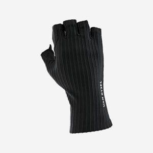 Rękawiczki rowerowe Van Rysel RCR-F aerodynamiczne. Czarne rękawiczki VAN RYSEL, bez wzorów, z elastanu. Za 129,99 zł.