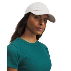 Czapka damska Under Armour BLITZING LOW ADJ. Białe czapki Under Armour, bez wzorów. Za 69,99 zł.