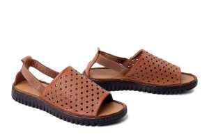 KOCH 030.113.1895 coconut, sandały damskie. Brązowe sandały KOCH, w ażurowe wzory, ze skóry, bez obcasa, bez zapięcia. Za 224,90 zł.